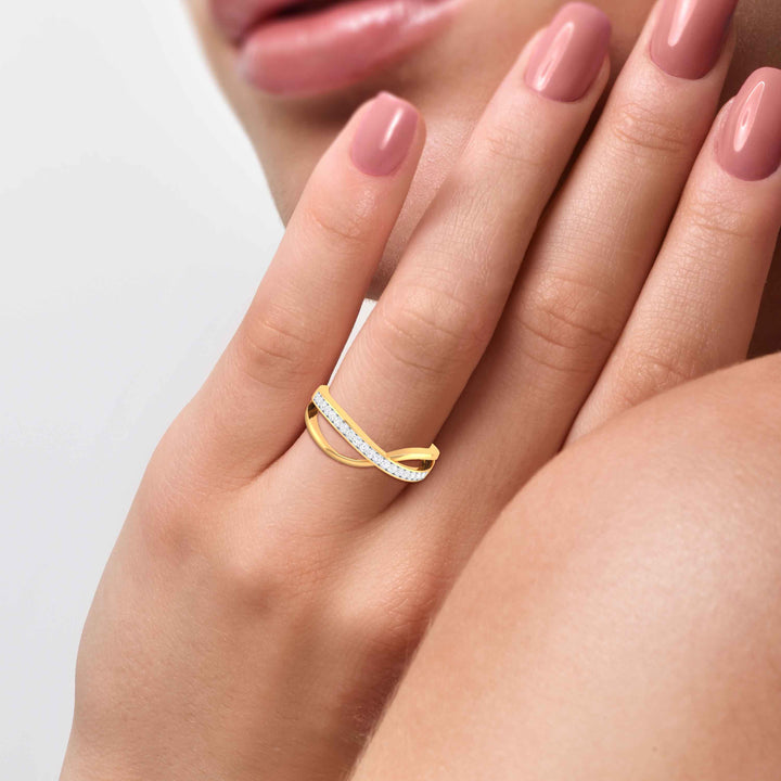 CROSSOVER DIAMOND RING