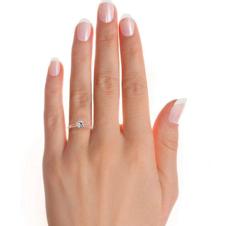 DIAMOND ROUND ENGAGEMENT RING IN PRONG SETTING