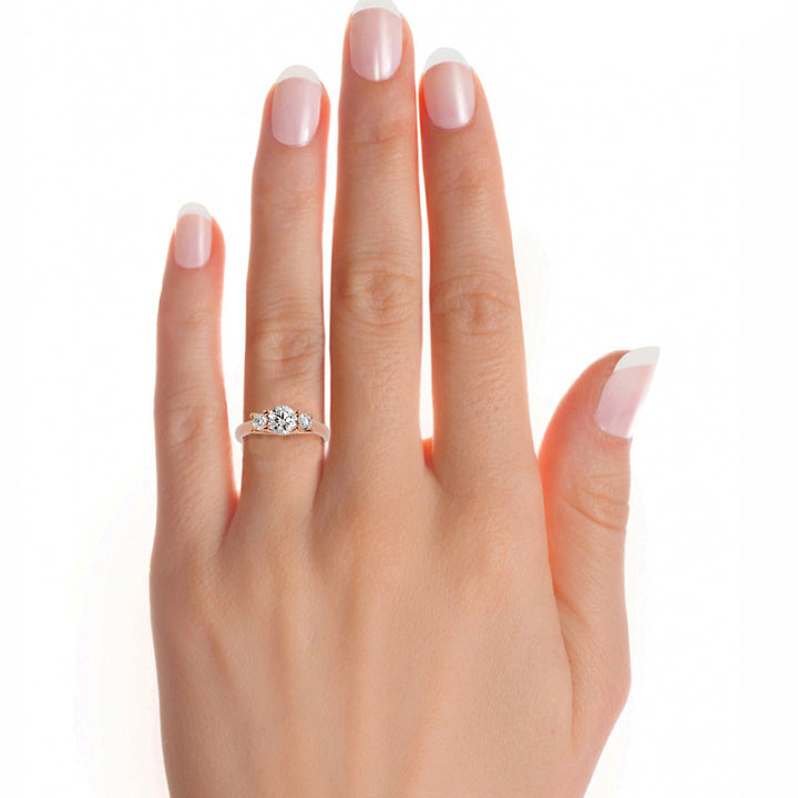 ELEGANT DIAMOND ENGAGEMENT RING