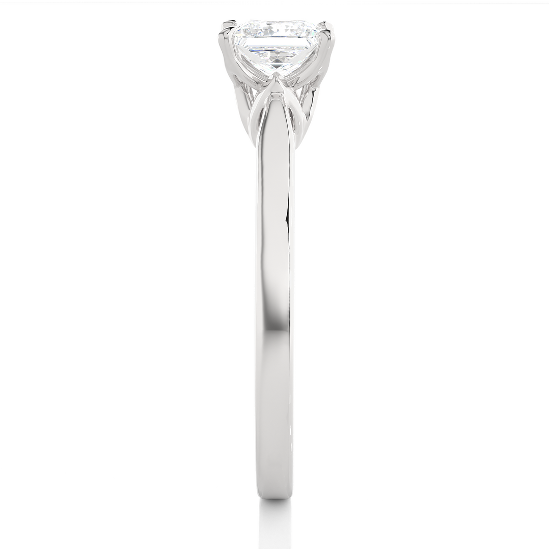 A SOLITAIRE DIAMOND RING