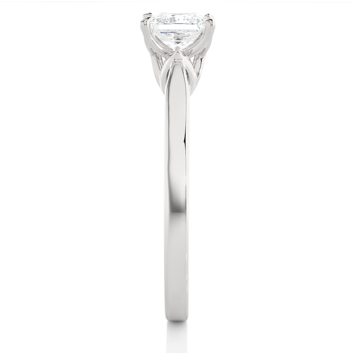 A SOLITAIRE DIAMOND RING