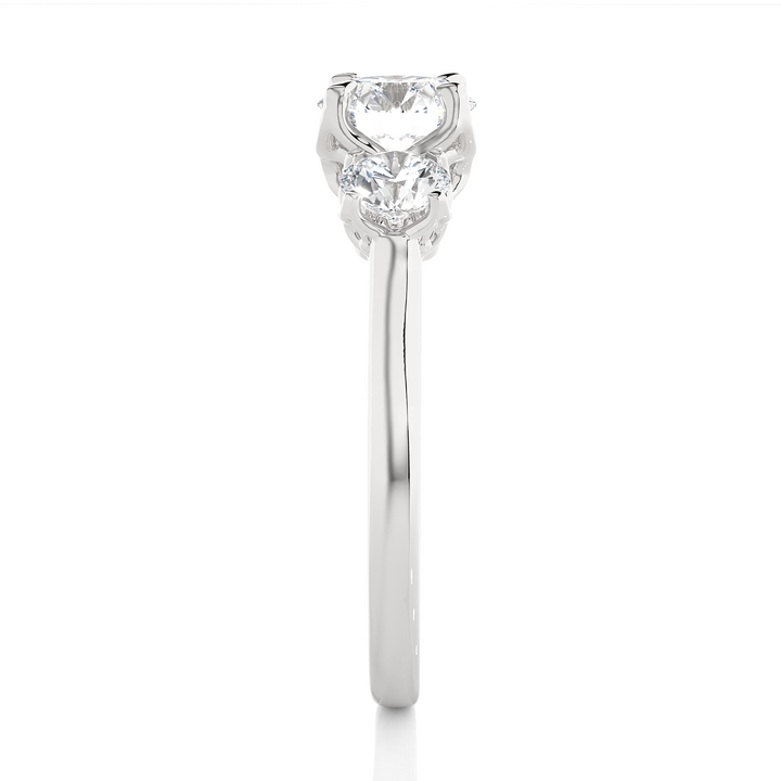 ENGAGEMENT RING SET WITH THREE ROUND SHAPE DIAMONDS