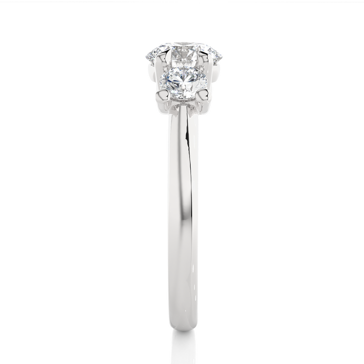ELEGANT DIAMOND ENGAGEMENT RING