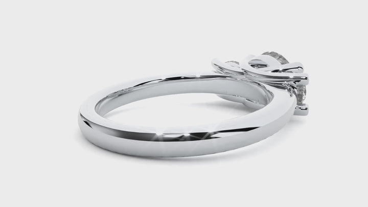 ELEGANT DIAMOND ENGAGEMENT RING